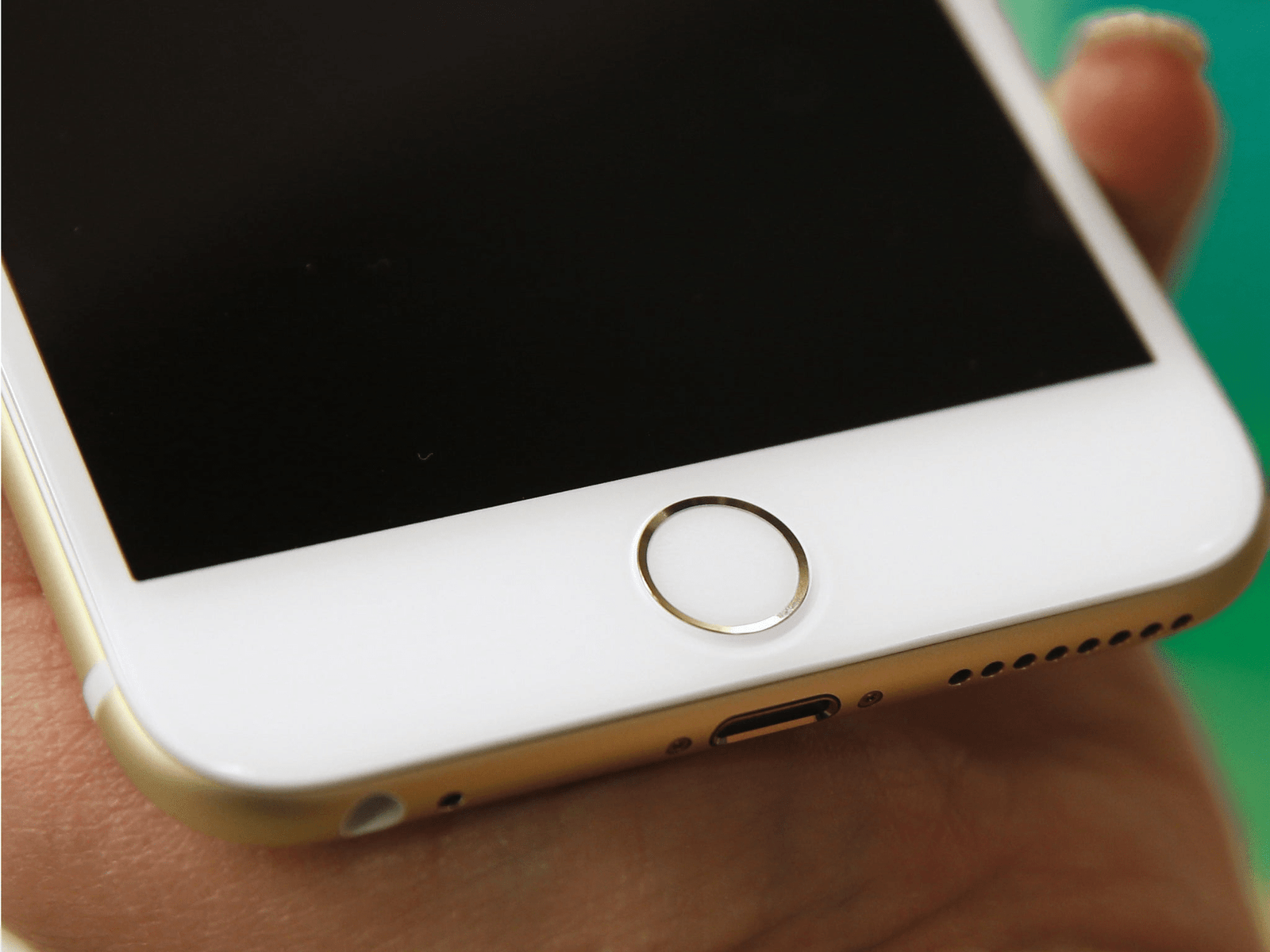 Yeni iPhone Çıktığında Eski Telefonlar Neden Yavaşlar? Planlı Eskitme mi?
